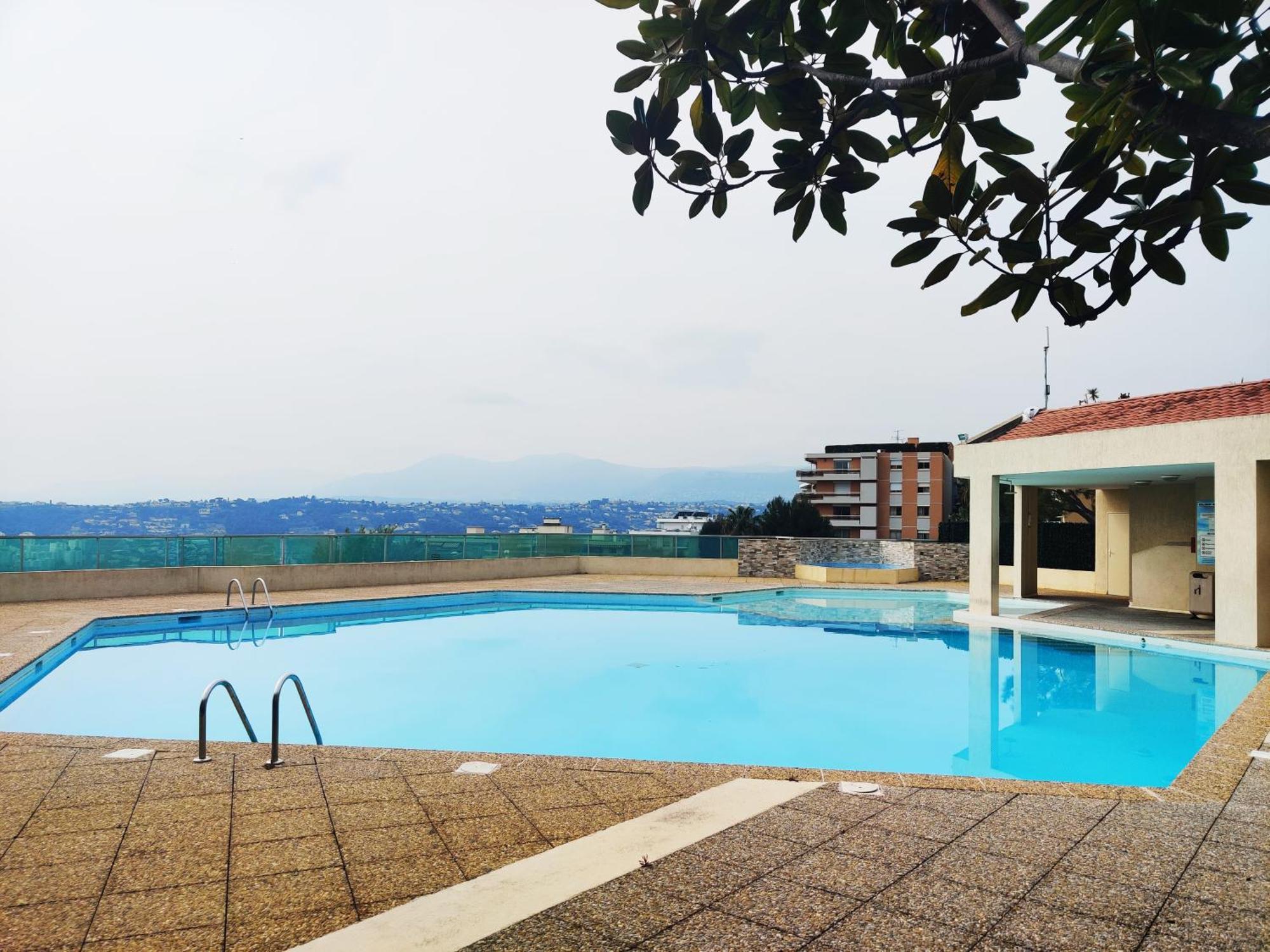 Apartamento 2 Bedroom Flat With Terrasse & Car-park Ouest