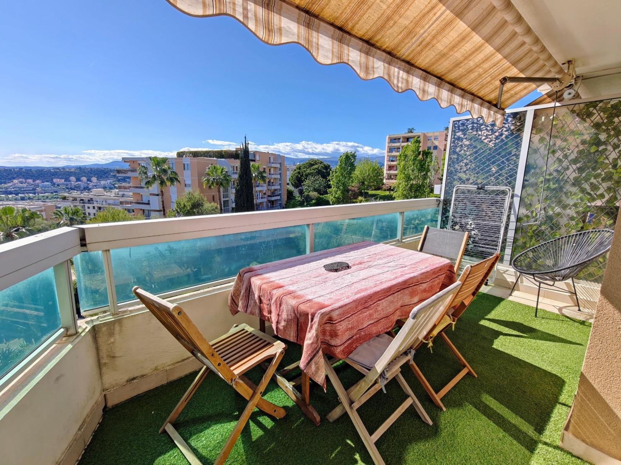 2 Bedroom Flat With Terrasse & Car-park Ouest Apartamento
